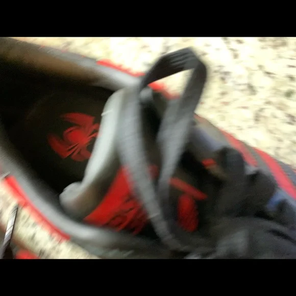 PlayStation X MARVEL SPIDER-MAN SUPERSTARS SIZE 8.5. New. Box not included. - Picture 11 of 11